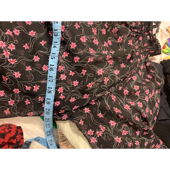 Elizabeth and James Blouse Sz M Woman’s High Neck Black Pink Floral Ribbed  Mesh - Picture 5 of 10